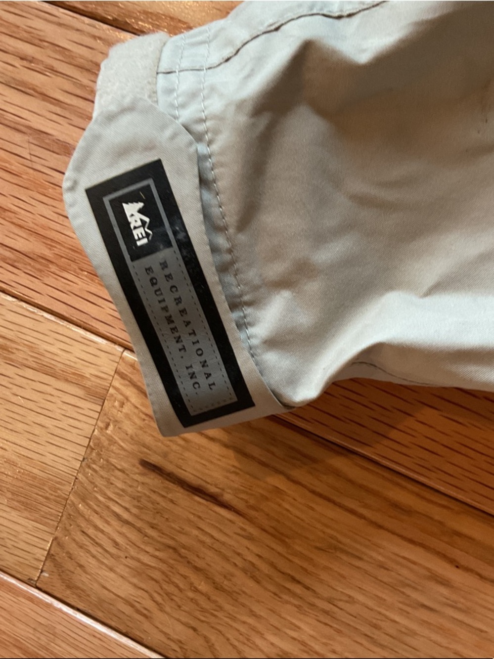 REI Women’s Lightweight stowaway Hood Raincoat Cream trench NWOT XS zip pockets - Picture 8 of 13